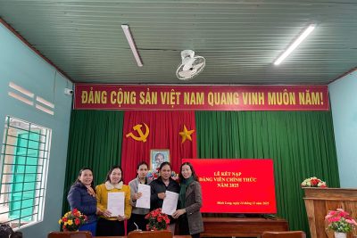 LỄ CÔNG NHẬN ĐẢNG VIÊN CHÍNH THỨC TẠI CHO BỘ TRƯỜNG MẦM NON LONG MÔN